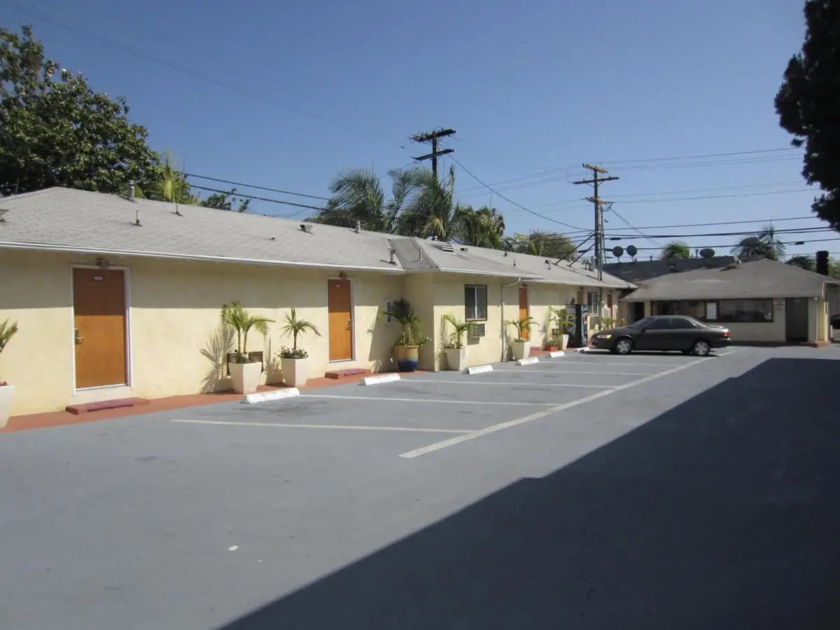 Tropico Motel 9