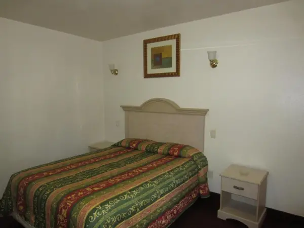Tropico Motel 8